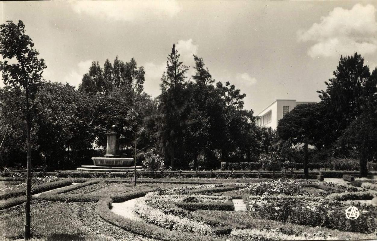 Lourmel 507- Jardin public COLLECTION DES AMIS DE ND DE SANTA CRUZ.jpg
